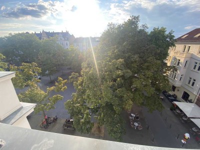 Teilsanierte 3 Zi-Altbau-Wohnung+Balkon+neues Bad+Einbauküche, Riegerplatz, Martinsviertel ab 01.12.