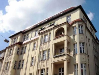 Hübsche 2 Zimmer-Balkon-Dach-Wohnung nahe Volkspark Schöneberg mit Aufzug zur ANLAGE