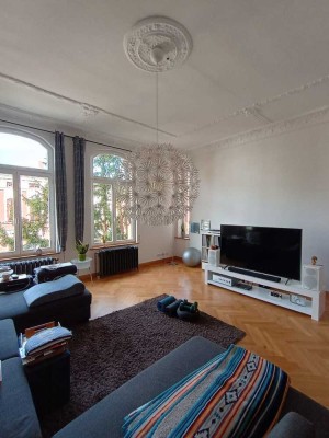 5 Zimmer-Wohnung mit zwei Balkonen in der schönen Mozartstraße