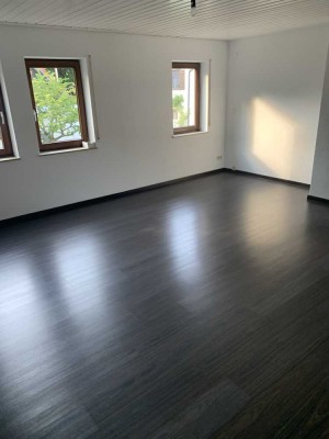 Attraktive und gepflegte 2,5-Raum-Wohnung mit EBK in Rechberghausen