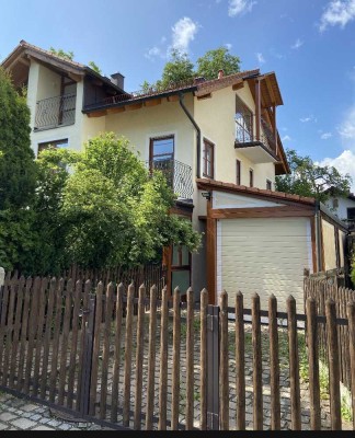 Einfamilienhaus in Grafing Bahnhof mit viel Platz zum Anbieten.