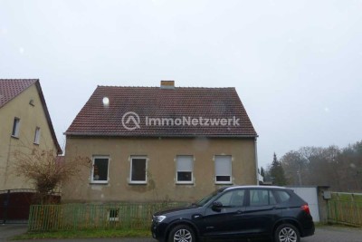 sanierungsbedürftigen Einfamilienhaus in schöner Lage mit großem Grundstück!!