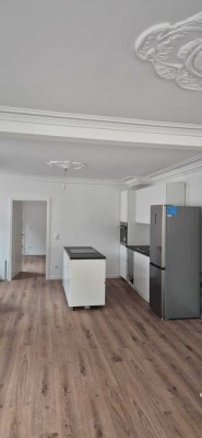 Sanierte 3-Zimmer-Altbauwohnung mit Top-Lage – Erstbezug