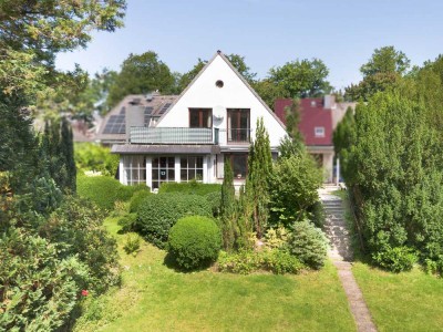 Raum für Ideen in Reinbek:
Einfamilienhaus auf Grundstück mit zusätzlichem Bebauungspotenzial