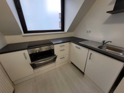 Top-Renovierte, helle 2-ZKB-Dachgeschosswohnung in verkehrsgünstiger Lage von Saarbrücken