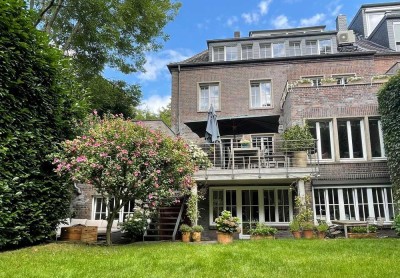 Großes Familienhaus in bester Krefelder Lage am Stadtwald