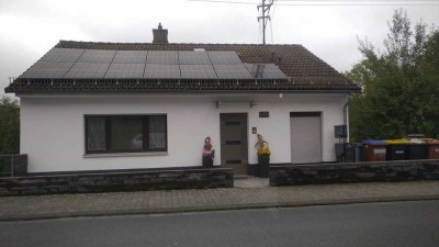 Sehr schöne Wohnung in gepflegtem Drei-Parteienhaus, herrlicher Aussicht, guter Anbindung