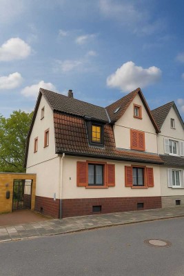 Haus mit Garten, Garage und Potenzial in Langen-Mitte
