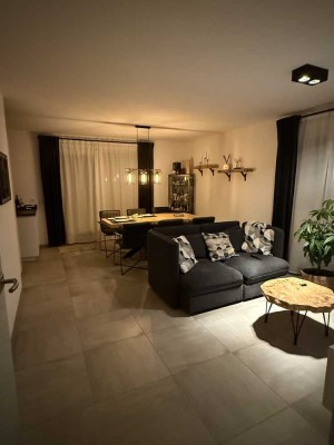 Neuwertige 3-Raum-Gartenwohnung und Einbauküche in Burscheid