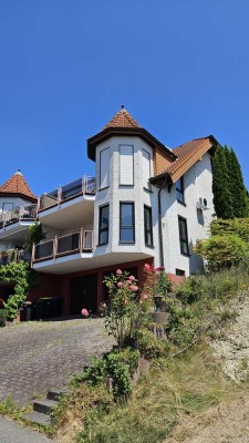 Exklusive EG-Wohnung mit unverbaubaren Rheinblick sowie Terrasse und Balkon inkl. Garage