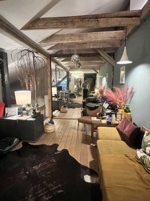 Zwischen den Kiezen – 2-Zimmer-DG-Wohnung nahe Prenzlauer Berg - ab November bezugsfrei!