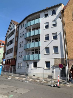 Wohnung in Renovierung mit Balkon und Keller – 4-Zimmer-Wohnung in Schweinfurt, Verfügbar ab Juli