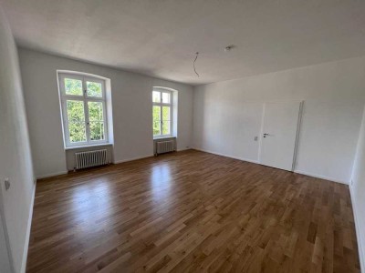 Helle 2 ZKB Altbau Wohnung