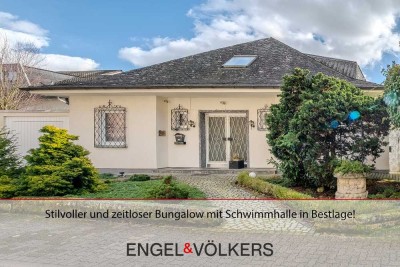 **NEUER PREIS**Stilvoller und zeitloser Bungalow mit Schwimmhalle in Bestlage!