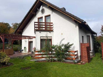 08209! OT AUERBACH - IHR WOHLFÜHLHAUS MIT SAUNA, KAMIN UND GARTENPARADIES!