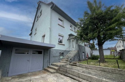 Gepflegte Doppelhaushälfte mit Garten, Garage und toller Scheune