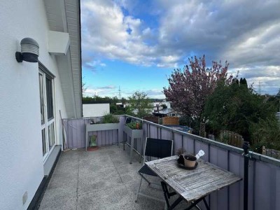 Gepflegte 3 Zimmer DG Wohnung