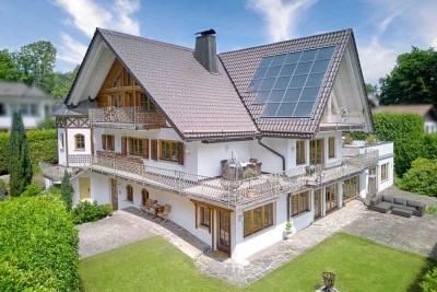 Exklusive Landhaus-Villa in malerischer Landschaft zwischen See und Golfplatz