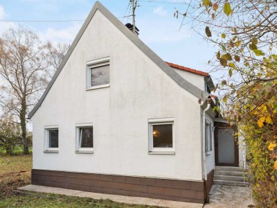 Liebhaber aufgepasst! Landhaus mit viel Potenzial und großem Grundstück in toller Lage von Neu-Ulm