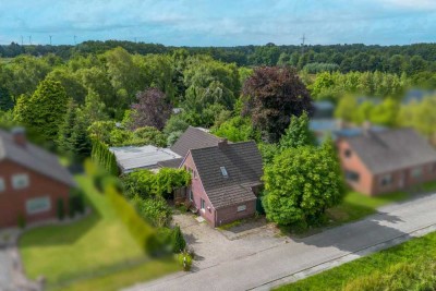 Kanallage in Spetzerfehn: Großartiges, parkähnliches Grundstück mit sanierungsbedürftigem Objekt!