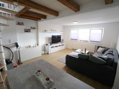 Sehr schicke 2,5-Zimmer DG-Wohnung mit  EBK