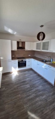 Schöne 3,5-Zimmer-Wohnung mit Balkon und EBK in Dreieich