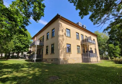 Sehr schöne 2 Zimmerwohnung in wunderschöner Villa