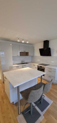 Exklusive, neuwertige 2-Zimmer-Wohnung mit lux. Innenausstattung mit Balkon und EBK in Bad Nauheim