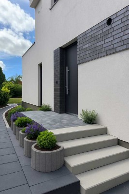 Einziehen und Wohlfühlen – Erstbezug nach Sanierung mit Garten und Terrasse