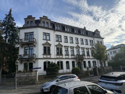 Vermietete Eigentumswohnung in beeindruckendem Striesener Stadthaus