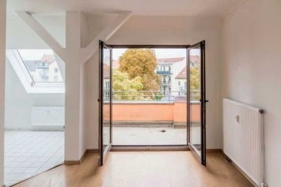 Lichtdurchflutete, großzügig geschnittene 3-Raum-Dachterrassenwohnung.