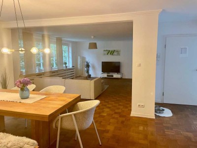 Wunderschöne, offene DG-Wohnung mit Loft-Charakter und Ausblick in den Wald