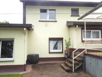 Sehr gepflegtes 1 - Familienhaus mit parkähnlichem Garten zur Mitbenutzung