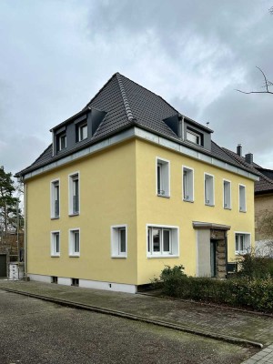 Stilvolle, neuwertige 3-Raum-Dachgeschosswohnung mit gehobener Innenausstattung mit EBK in Lünen