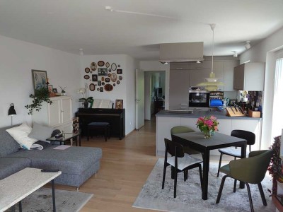 Helle 4-Zimmer-Wohnung mit hochwertiger Einbauküche und begehbarem Kleiderschrank