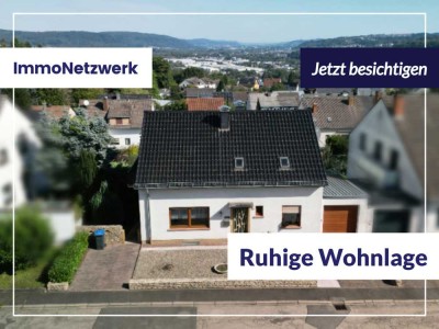 Großzügiges Einfamilienhaus mit traumhafter Aussicht – mit Gartenidylle und Potenzial für Einlieger-