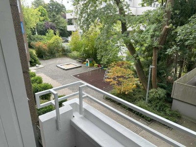 Erstbezug nach Sanierung mit Balkon: Geschmackvolle 3,5-Zimmer-Wohnung mit geh. Innenausstattung