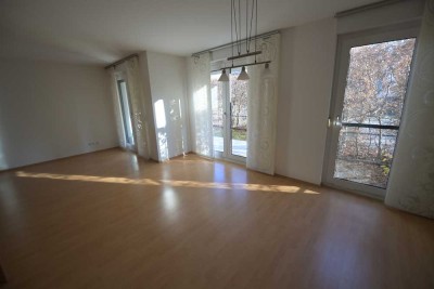 Helle 2-Zimmer Erdgeschosswohnung mit Terasse in Erlangen-Bruck