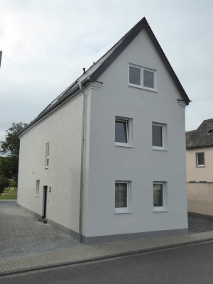 Attraktive und neuwertige 2-Zimmer-Wohnung mit geh. Innenausstattung mit Balkon und EBK
