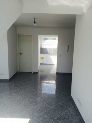 Stilvolle, vollst. renovierte 2-Raum-DG-Wohnung mit geh. Innenausstattung mit Balkon in Simmertal