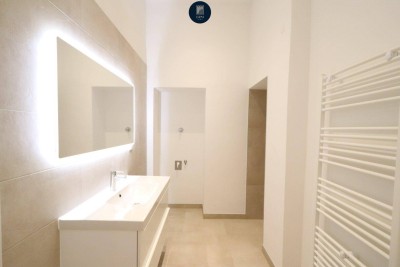 4-Zimmer Altbauwohnung! !! Schöner Stilaltbau!