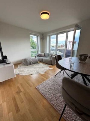 Leben am Wasser in extravaganter Lage - Sonnige 4-Zimmer-Wohnung