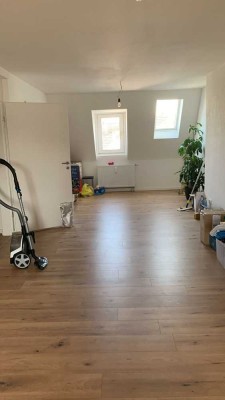 Wg geeignete 3 Zimmer Wohnung, frisch Renovierte Wohnung