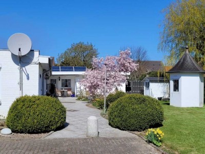 Schöner Winkelbungalow mit traumhaftem Wintergarten, Kachelofen und PV-Anlage auf Eigenland