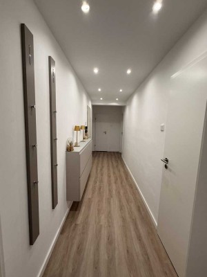 Top Lage Grafenberg: 129 m² Gesamtfläche, moderne 3,5-Zi-Whg. mit Balkon, EBK & exklusivem Dachboden