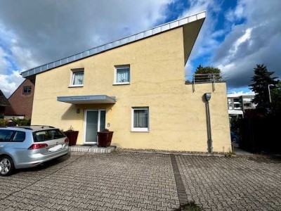 Moderne, gepflegte 2-Zimmer-Wohnung mit großer Dachterrasse in guter Lage von Monheim, Nähe MonaMare