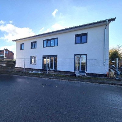 Zuhause mit Zukunft – Neues Zweifamilienhaus mit zwei traumhaften Mietwohnungen - Erstbezug!