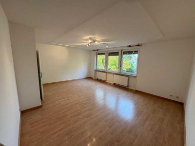 100 m² große 4-Zimmer-Wohnung mit großem Garten & Parkplatz in Berlin-Spandau (Gatow)