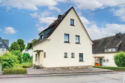 Jetzt Wohnwünsche realisieren! Charmantes Familienhaus mit schönem Garten