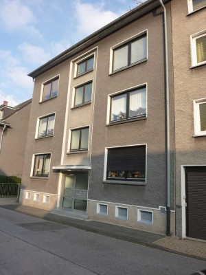 Charmante 2,5 -Zimmer-Wohnung mit Balkon in ruhiger Seitenstraße – ab 01.09. verfügbar